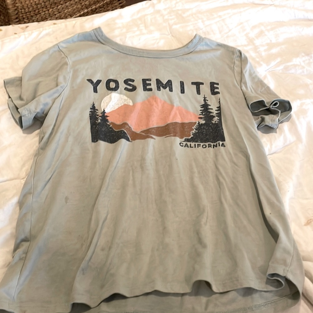 size M graphic tee